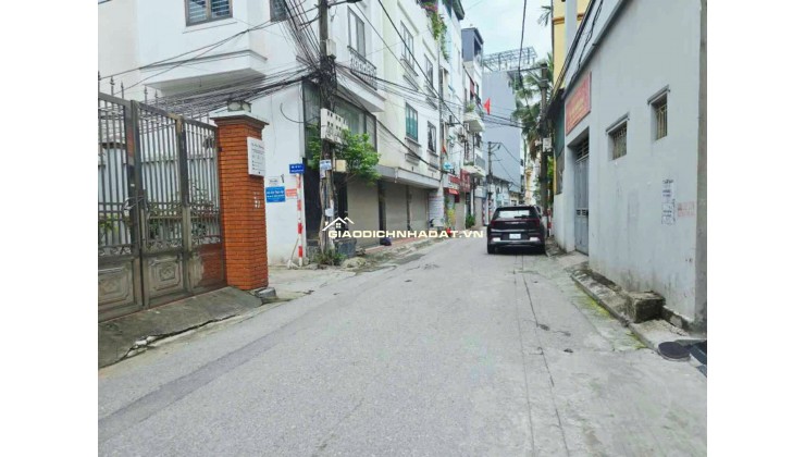 Cô Lan cán bộ về hưu gửi bán nhà trung tâm Thạch Bàn, Long Biên dưới 6.6 tỷ. DT 40m2